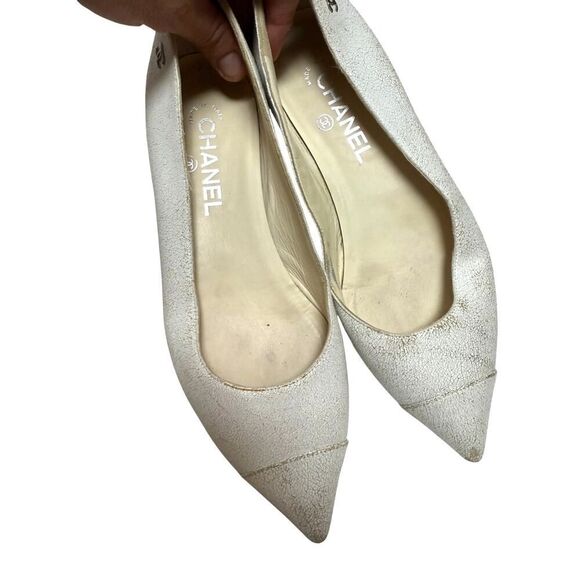 CHANEL 2014 White Distressed Leather Pointed Toe Ballet Flats Sz. 38 (US 7-7.5) - Picture 3 of 12